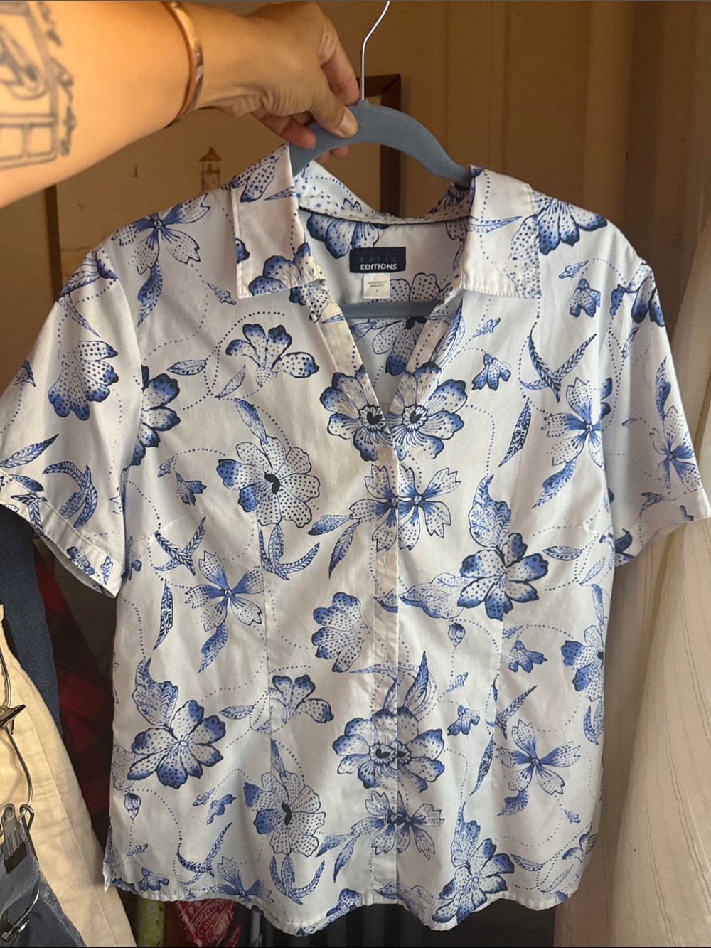 Basic Editions White Short-Sleeve Button-Down Shirt with Blue Floral Print